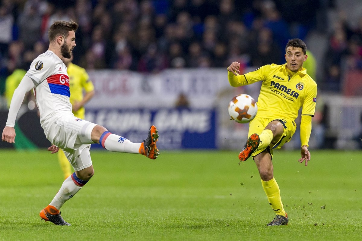 Los errores defensivos dejan al Villarreal con un pie fuera de la ...