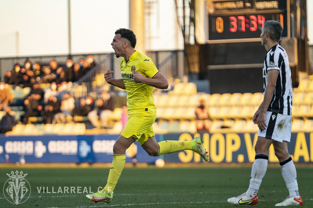 El Villarreal B recupera el liderato en el derbi contra el CD Castellón ...