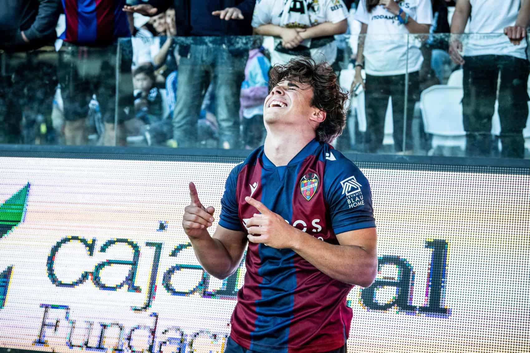 El héroe del ascenso del Levante UD explica su gol: "Le he pegado con ...
