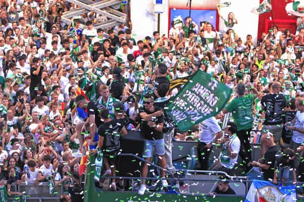 El Elche alcanza los 26.000 abonados y supera su récord histórico ...