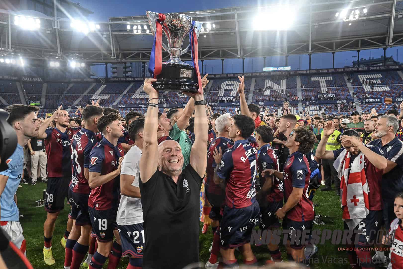 Consulta dónde estará expuesta la Copa de Campeones del Levante UD