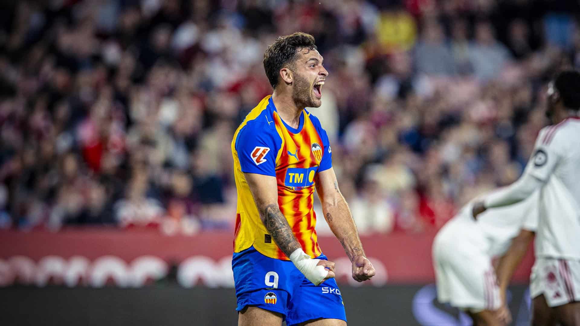 El Valencia CF se impone con autoridad y deja muy tocado al Sevilla (0-2)
